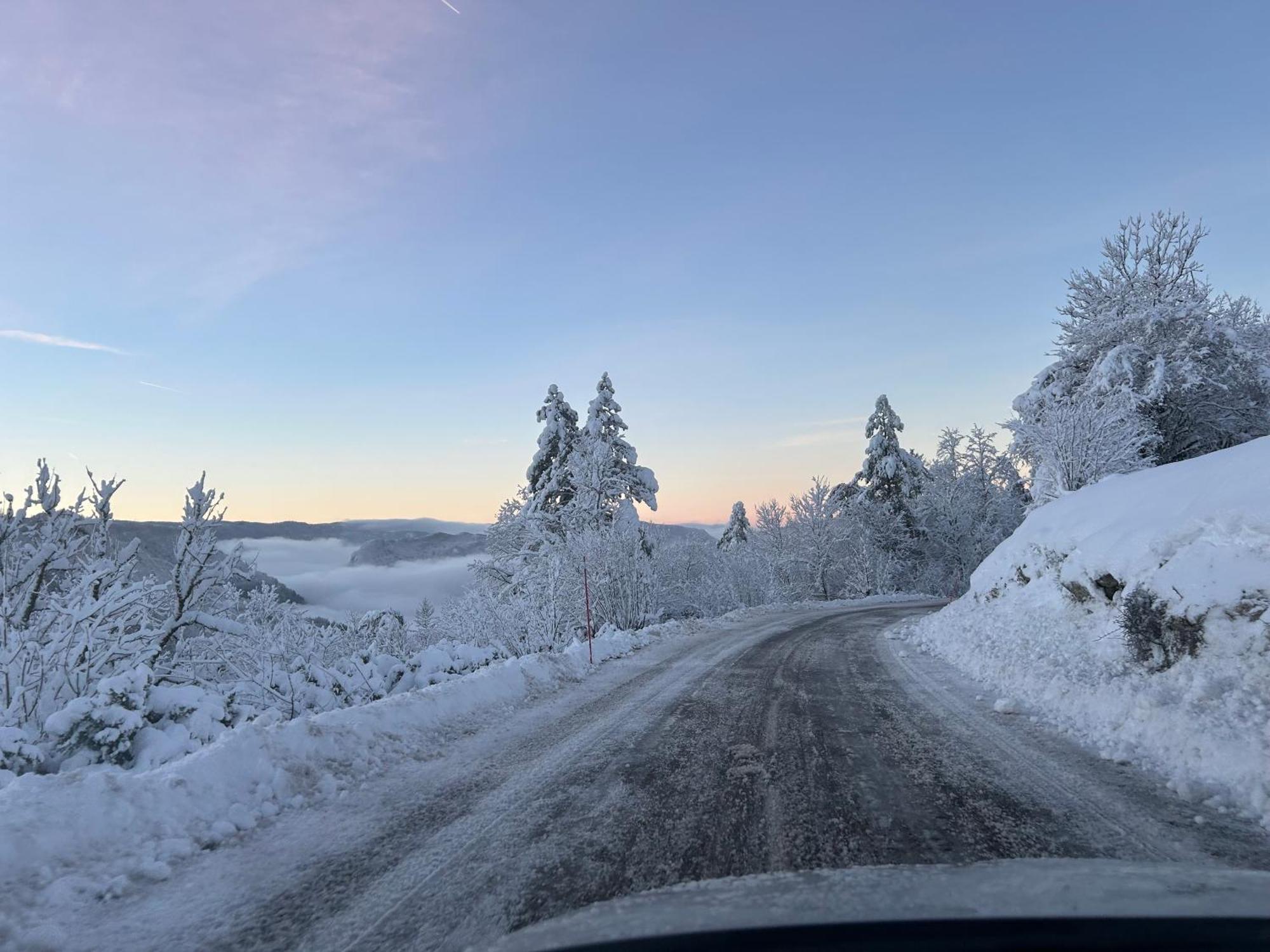 Gite Cinquetral Сен-Клод Экстерьер фото